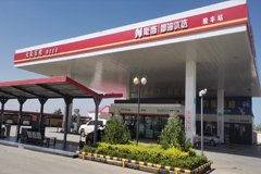 不法分子将近乎报废的油罐车进行改装